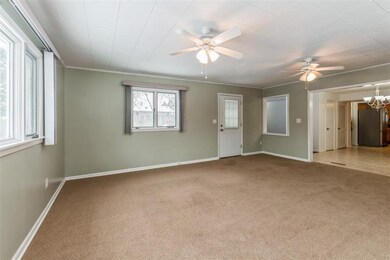 227 Auburn Dr SW, Cedar Rapids, IA 52404 - photo 3