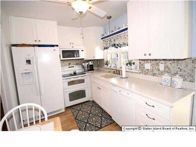 121 Cheshire Place, Staten Island, NY 10301 - photo 6