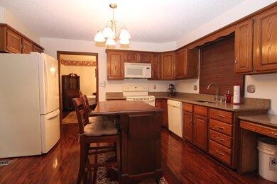 8028 Acuff Ln, Lenexa, KS 66215 - photo 4