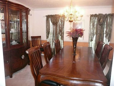 Dining Room. GREAT FOR DINNER PARTIES