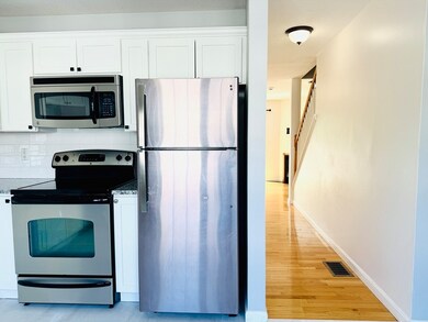 33 Regency Ct unit 33, Chicopee, MA 01020 - photo 4