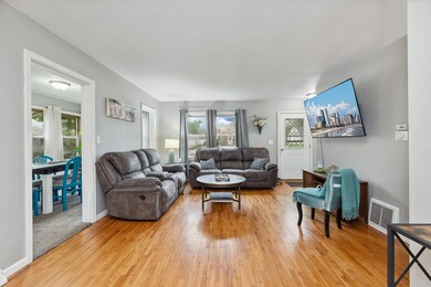 4 LIVING ROOM