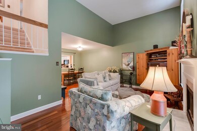 8321 Linden Oaks Ct, Lorton, VA 22079 - photo 5