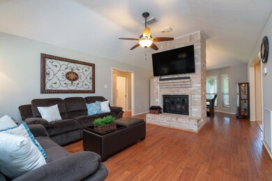 1508 Windsor Dr, Friendswood, TX 77546 - photo 5