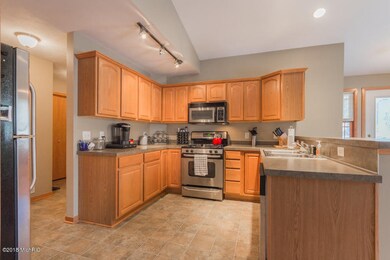 26 Brewer Park Cir unit 2, Grand Rapids, MI 49548 - photo 2