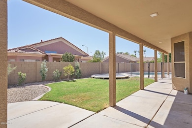 Covered Patio (16)