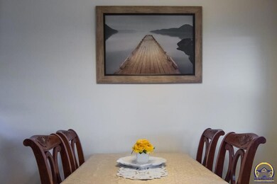 1727 SW Stone Crest Dr, Topeka, KS 66615 - photo 5