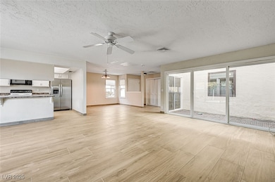 2475 Swan Ln, Las Vegas, NV 89121 - photo 6