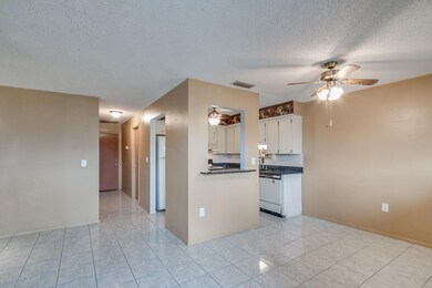 04_201CocoaIslesBlvd4-4_mls