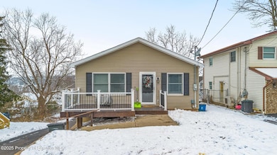 176 Poplar St, Archbald, PA 18403 - photo 2