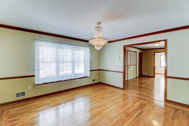 005_Dining Room