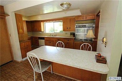 Breakfast bar
