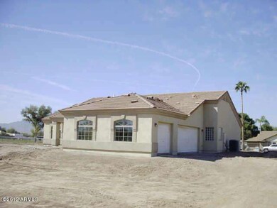 2178 3 CAR GARAGE