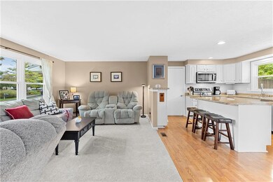 Living room / kitchen combo
