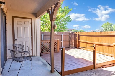 Large courtyard deck for relaxation