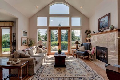 Spacious living area with amazing views