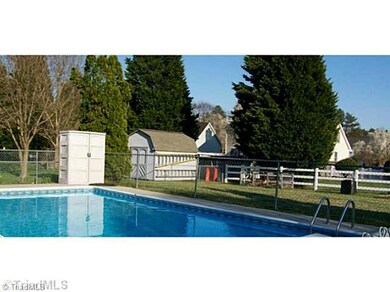 Swimming Pool/Hot Tub/Sauna. New Pool Equipment and liner in 2010 - Ready to Go!