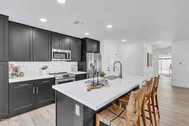 1237 W Mesquite St-18