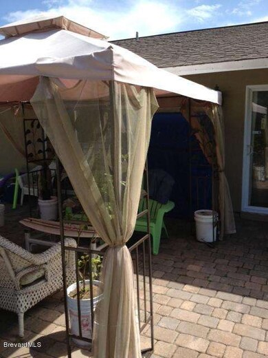 patio with pavers