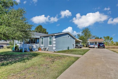 316 Candlewood Cir, Gainesville, TX 76240 - photo 2