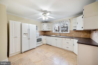 230 Fernwood Ave, Folsom, PA 19033 - photo 7