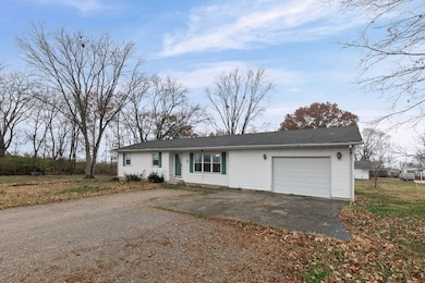 103 Middleton Rd, Iuka, IL 62849 - photo 3