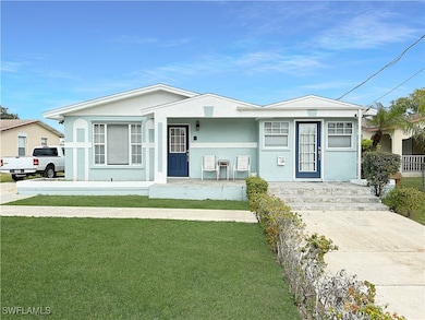 View of front of home featuring stucco siding, a front lawn, and covered porch