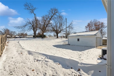 211 Edgewood Rd NW, Cedar Rapids, IA 52405 - photo 5