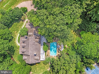 1110 Harvey Rd, McLean, VA 22101 - photo 2