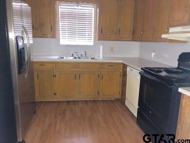 700 700 N Leota St, Longview, TX 75601 - photo 3