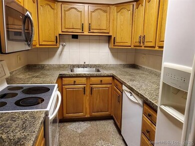 38 Padanaram Ave unit 20, Danbury, CT 06811 - photo 5