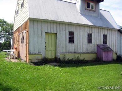 Garage w/apartment