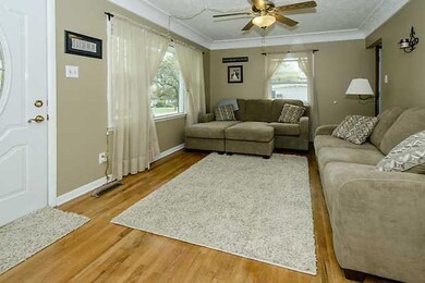 Living Room. Hardwood floors and lots of light com