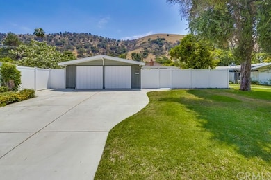 Front Yard w/Large Driveway
