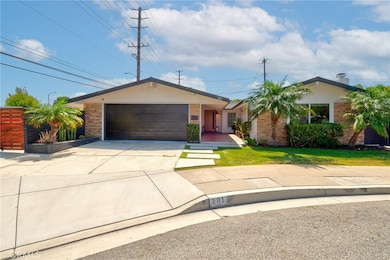 201 Hanover Dr, Costa Mesa, CA 92626 - photo 2