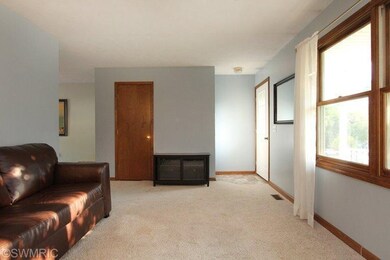 1805 Ball Ave NE, Grand Rapids, MI 49505 - photo 2