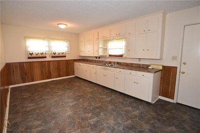 367 Smith St, Columbus, IN 47201 - photo 4