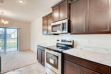 Hayden-small-004-005-Kitchen-666x445-72d