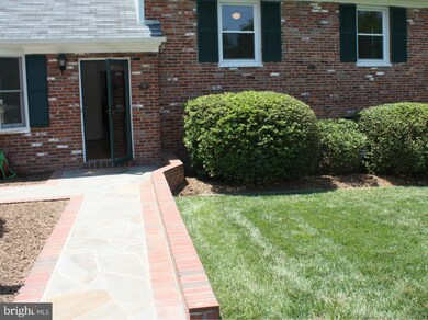 10729 Marlborough Rd, Fairfax, VA 22032 - photo 3