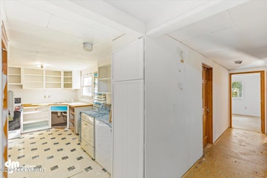 07-Kitchen_Hallway_IMG_8884_SSW