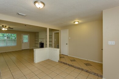 16118 Blackhawk Blvd, Friendswood, TX 77546 - photo 5
