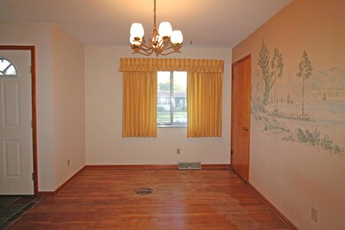 1212 Ironwood Dr, Columbus, OH 43229 - photo 7