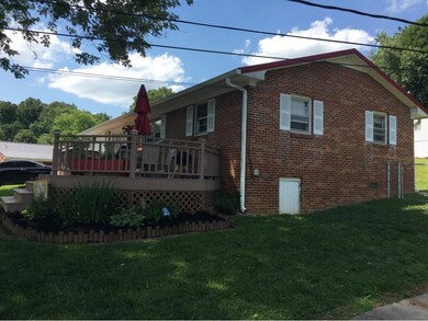 1423 Stoneybrook Dr, Johnson City, TN 37601 - photo 2