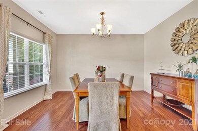 Dinning room with wall space