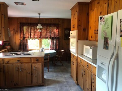 212 End Ave SE, Statesville, NC 28677 - photo 2