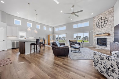 1033 Ashley Dr W, Riverside, ND 58078 - photo 6