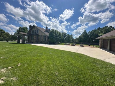 Detached Garage