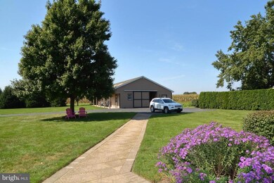 662 S Kinzer Ave, New Holland, PA 17557 - photo 5