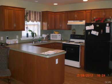 2010 Wood St, Whitehall, PA 18052 - photo 3