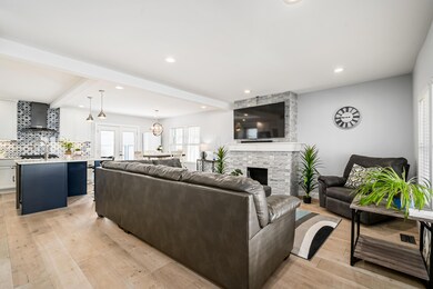 R_275_E_Greenwood_Interior_0008